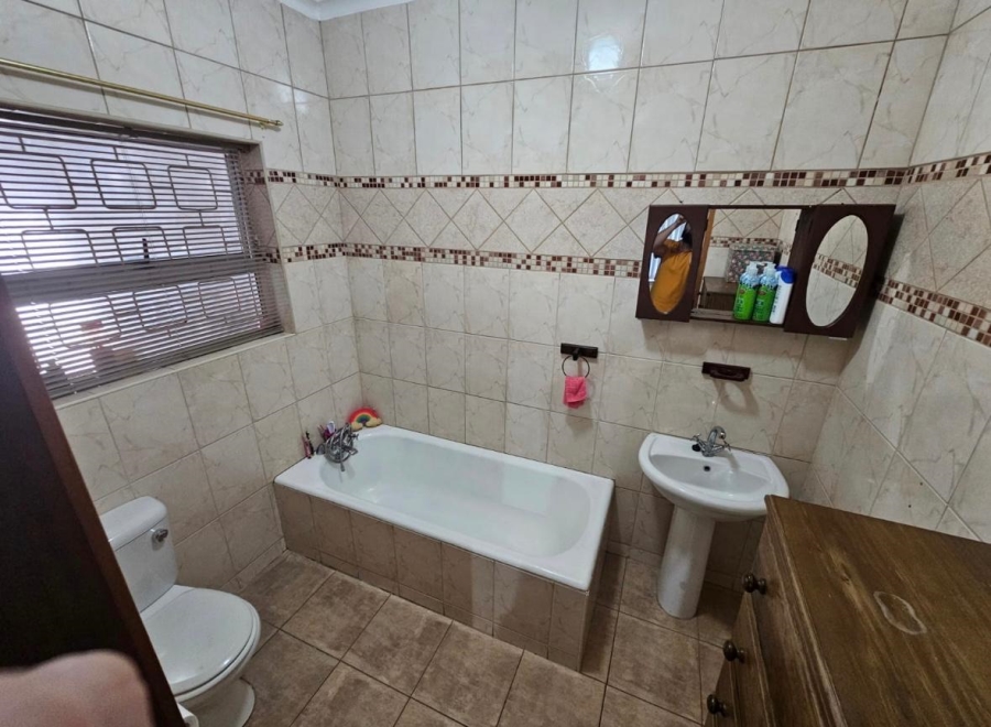 4 Bedroom Property for Sale in Windsor Park Eastern Cape